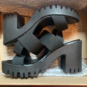 Steve Madden Stretchy platform sandals🌻🌞🌊
